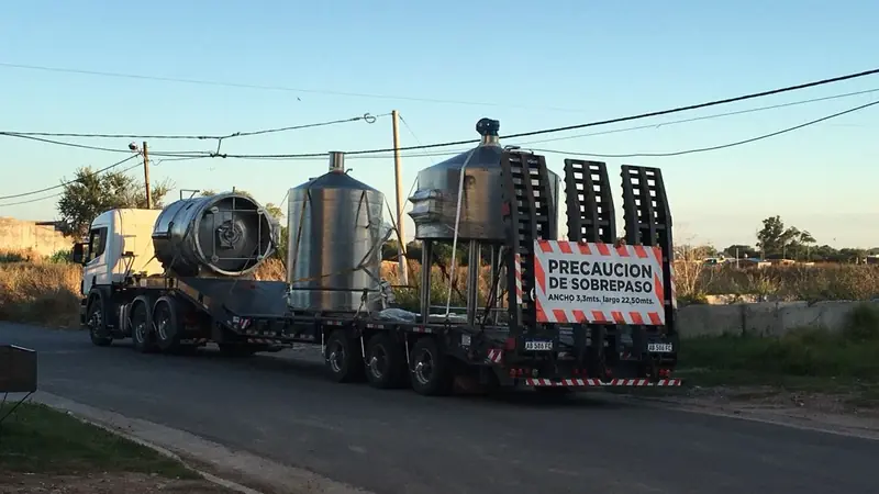 Carretón con máquina vial 1
