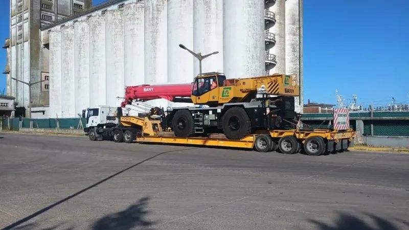 Carretón con máquina vial 8