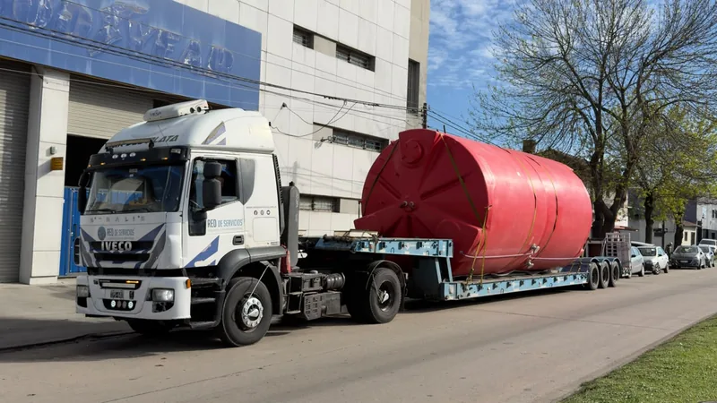 Traslado de tanque industrial · Carretón