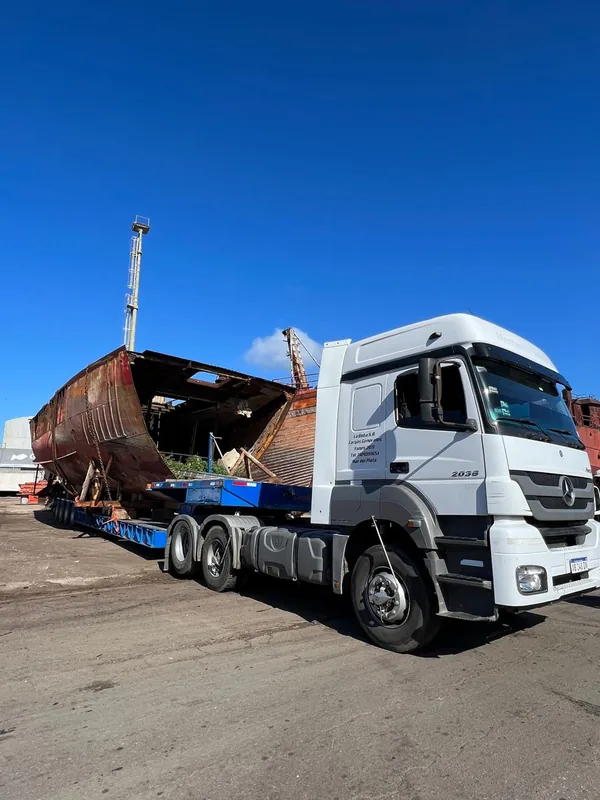 Transporte de barco · Carretón
