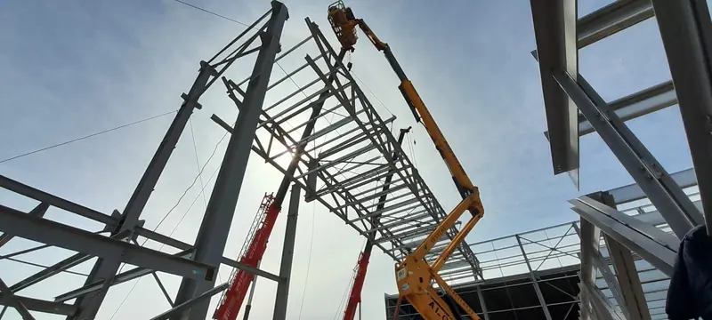 Plataforma elevada trabajando 3